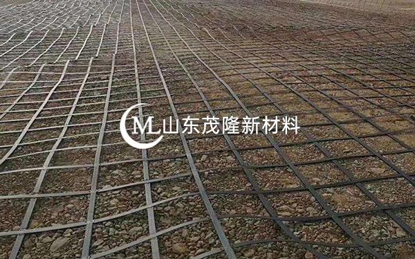 《哈牡鐵路》土工格柵、復(fù)合土工膜施工